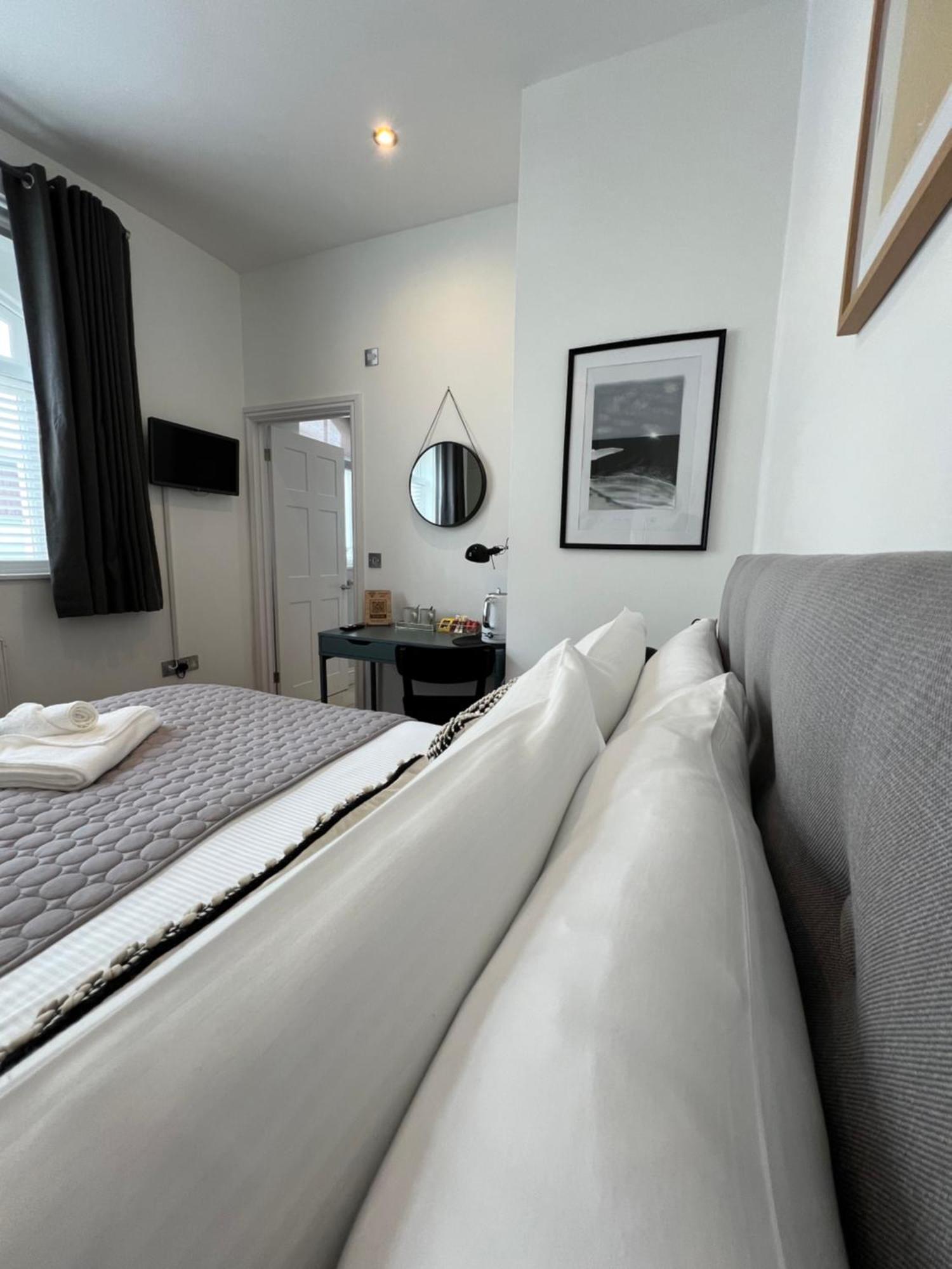 Private Double Room With Ensuite, No Breakfast, Truro City Centre Eksteriør billede